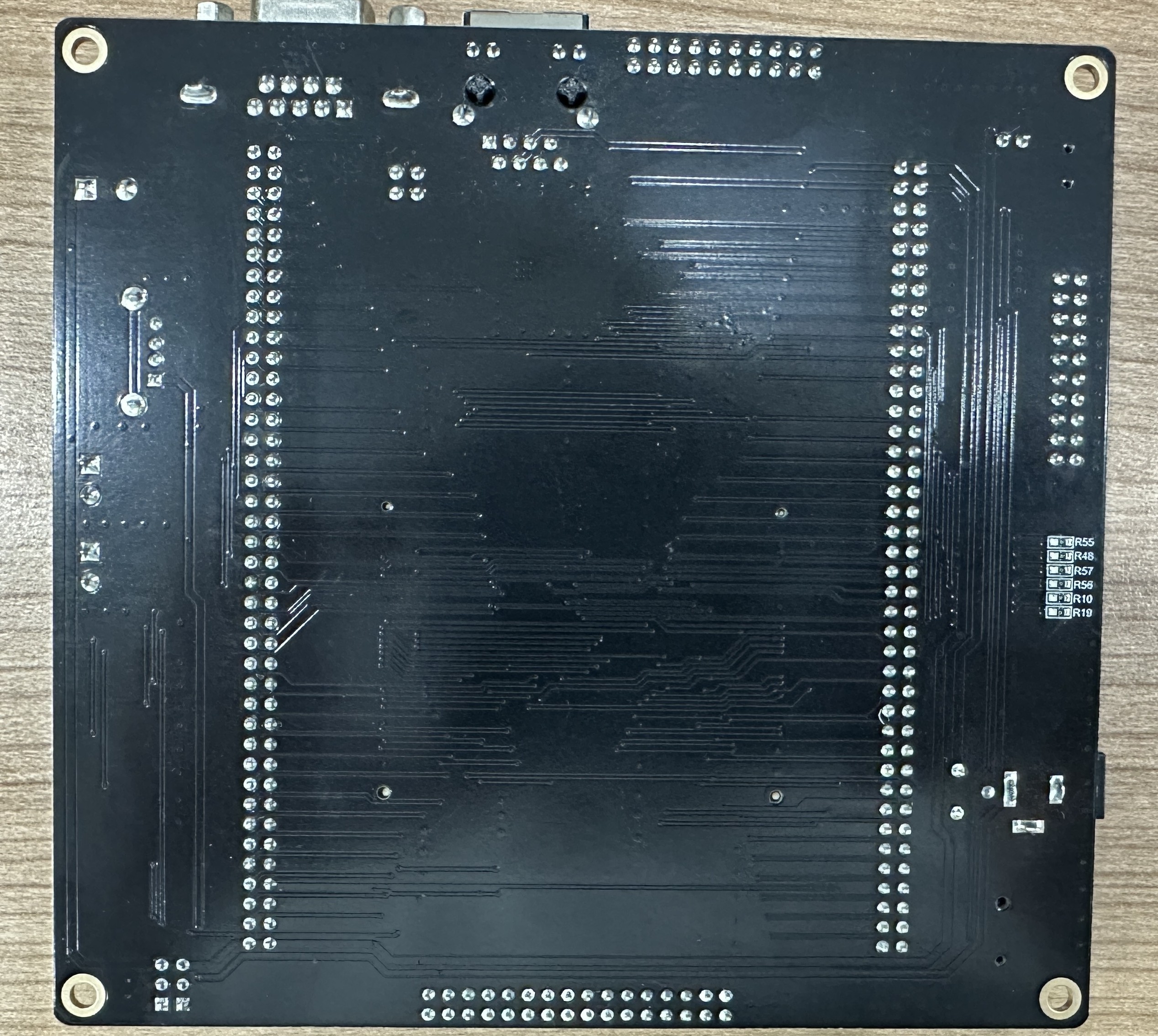 ../../_images/APM32F417_back.jpg